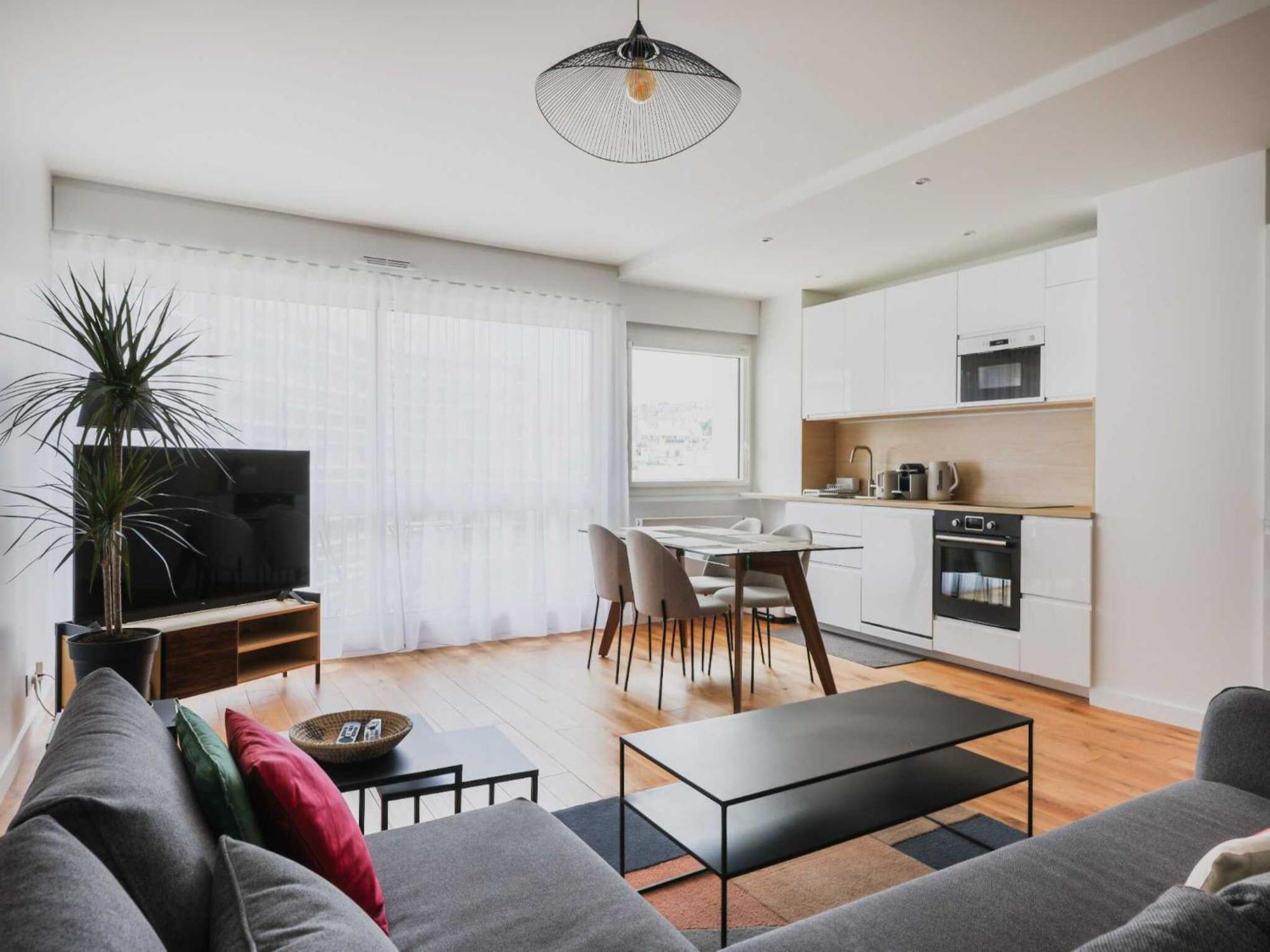 Exceptional 2 Balconies - 2bd 4p - Montmartre Apartment Paris