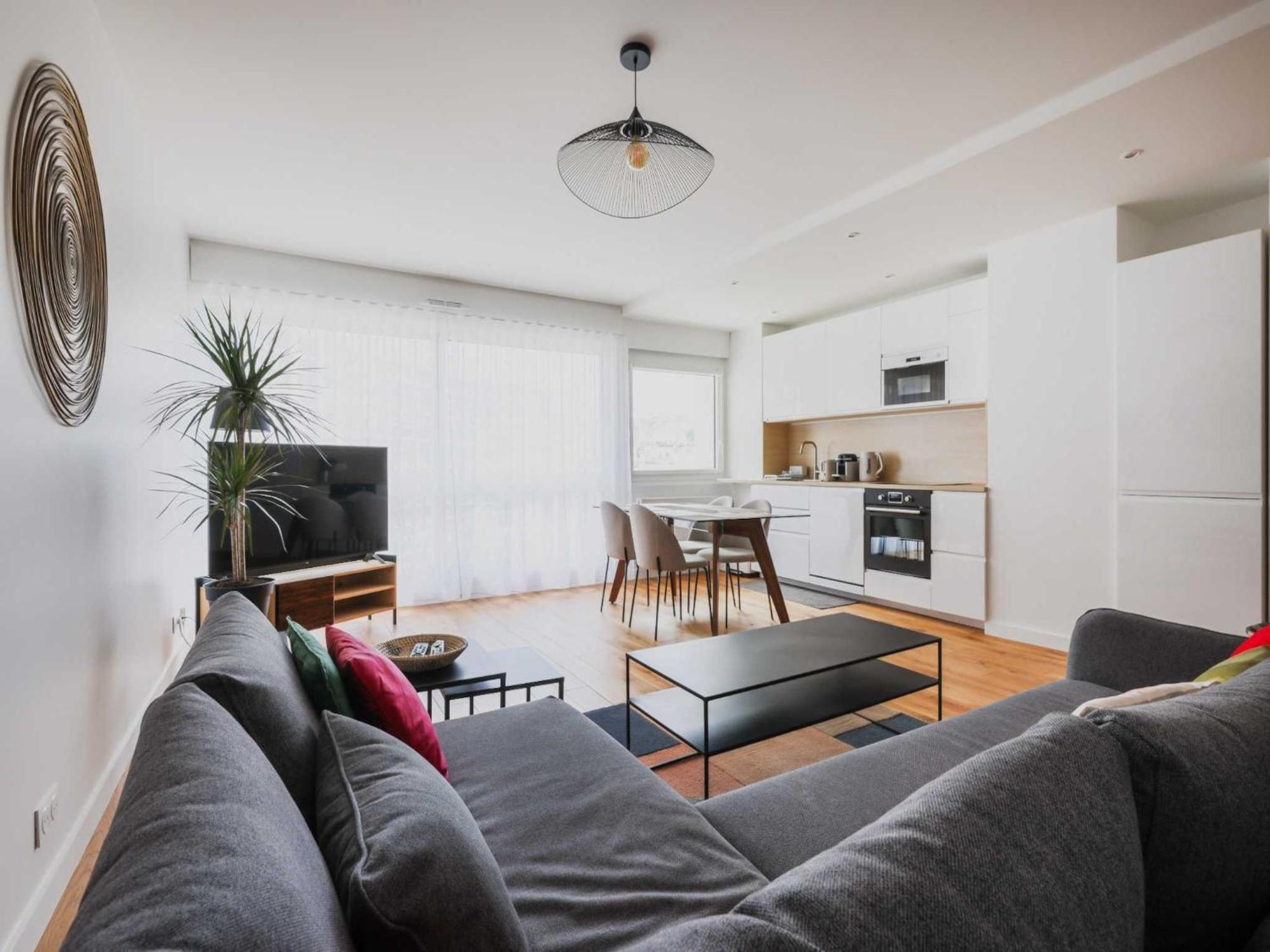 Exceptional 2 Balconies - 2bd 4p - Montmartre Paris