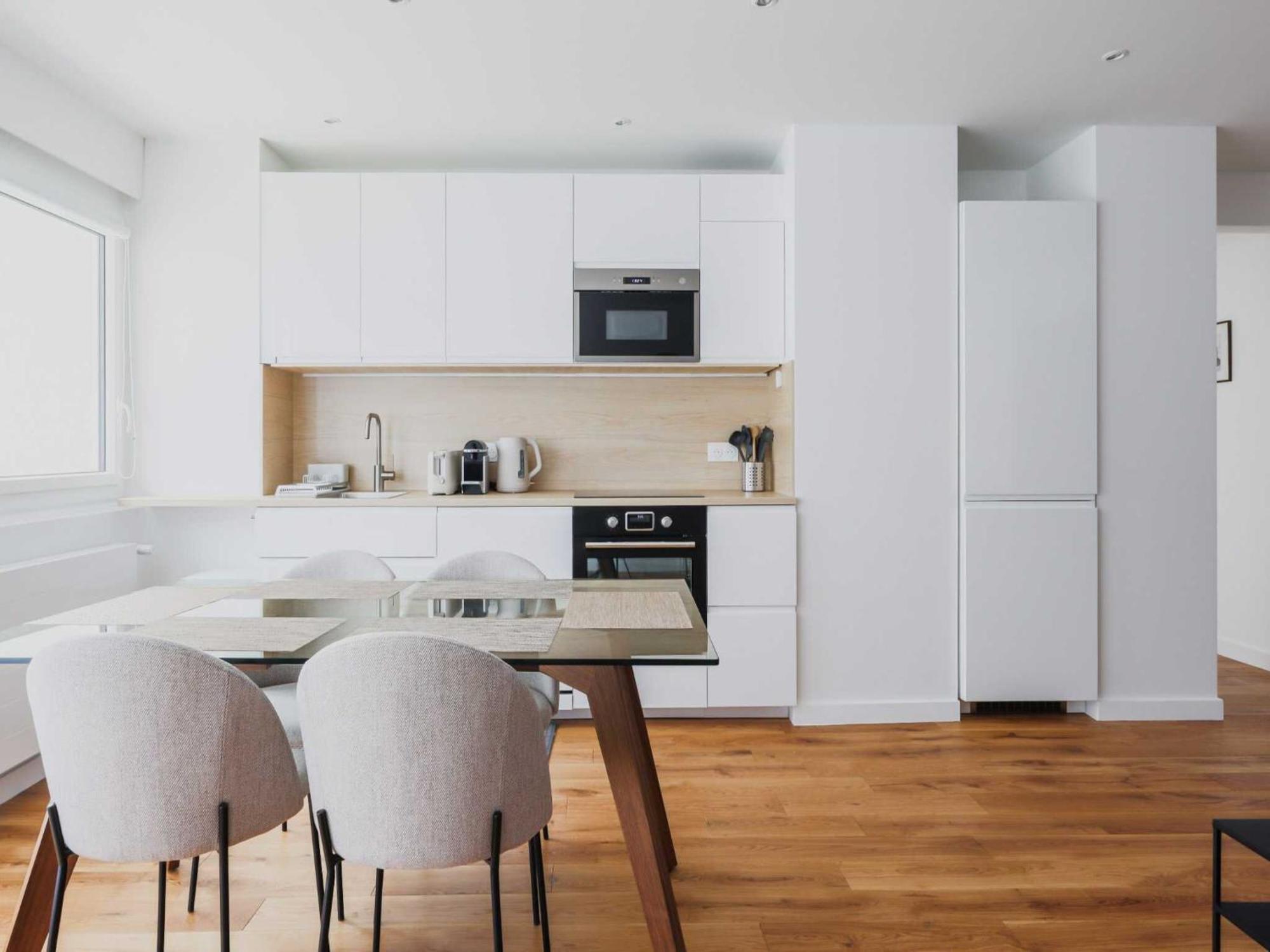 Exceptional 2 Balconies - 2bd 4p - Montmartre Apartment